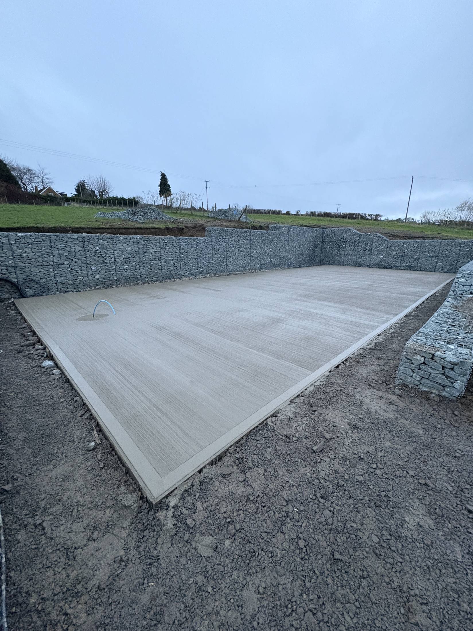 Concrete laying, levelling and finishing services